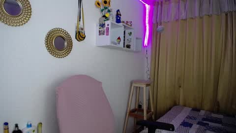 Snapshot of bonny_clyde_xx_ chatting on 01/04/25, 04:12 Soffy Brooks Independent model online show from 01/04/25, 04:12