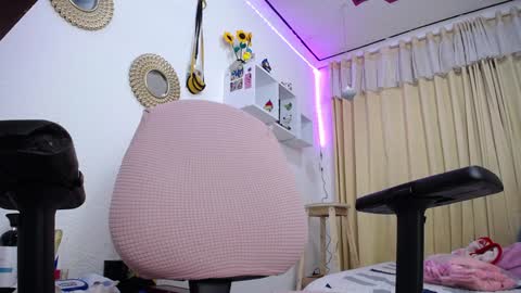 Snapshot of bonny_clyde_xx_ chatting on 02/01/25, 11:43 Soffy Brooks Independent model online show from 02/01/25, 11:43