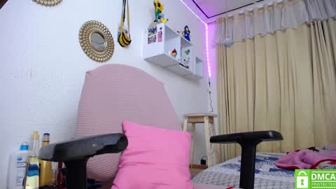 Snapshot of bonny_clyde_xx_ chatting on 02/15/25, 12:01 Soffy Brooks Independent model online show from 02/15/25, 12:01