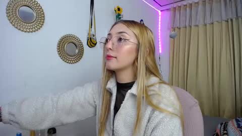 Snapshot of bonny_clyde_xx_ chatting on 03/05/25, 03:08 Soffy Brooks Independent model online show from 03/05/25, 03:08