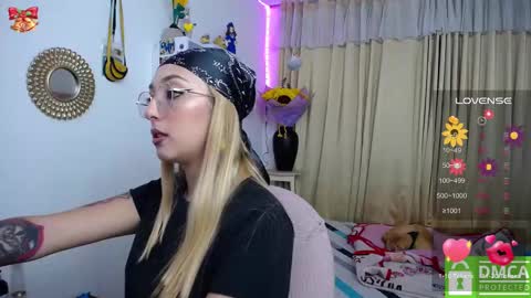 Snapshot of bonny_clyde_xx_ chatting on 03/11/25, 04:10 Soffy Brooks Independent model online show from 03/11/25, 04:10