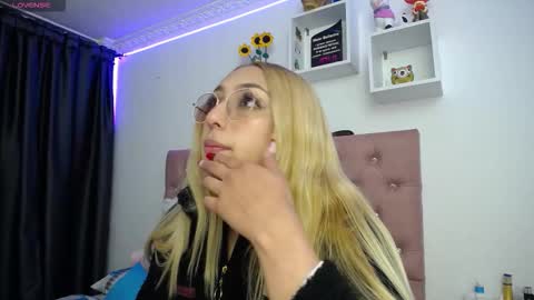 Snapshot of bonny_clyde_xx_ chatting on 10/13/25, 05:07 Soffy Brooks Independent model online show from 10/13/25, 05:07