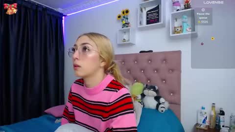 Snapshot of bonny_clyde_xx_ chatting on 10/25/25, 05:26 Soffy Brooks Independent model online show from 10/25/25, 05:26