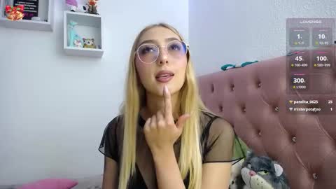 Snapshot of bonny_clyde_xx_ chatting on 11/11/25, 02:00 Soffy Brooks Independent model online show from 11/11/25, 02:00