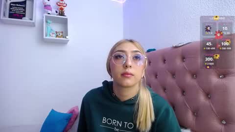 Snapshot of bonny_clyde_xx_ chatting on 11/16/25, 04:29 Soffy Brooks Independent model online show from 11/16/25, 04:29