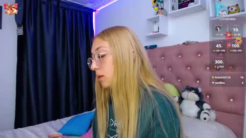 Snapshot of bonny_clyde_xx_ chatting on 11/20/25, 05:40 Soffy Brooks Independent model online show from 11/20/25, 05:40