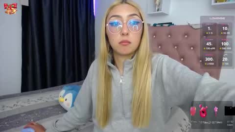 Snapshot of bonny_clyde_xx_ chatting on 12/15/25, 03:33 Soffy Brooks Independent model online show from 12/15/25, 03:33