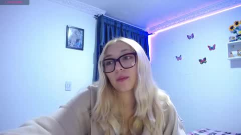 Soffy Brooks Independent model online show from 04/22/26, 03:53