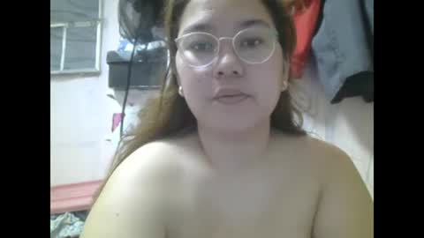 Snapshot of boobsiemarie chatting on 02/12/25, 05:47 MommyMarie-Singlemom of 2. online show from 02/12/25, 05:47