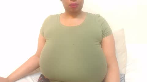Snapshot of boobyqueen24 chatting on 06/22/26, 06:05 boobyqueen online show from 06/22/26, 06:05