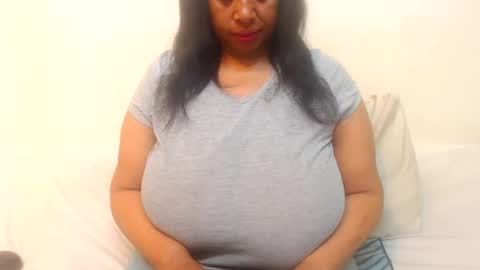 Snapshot of boobyqueen24 chatting on 07/21/26, 04:37 boobyqueen online show from 07/21/26, 04:37