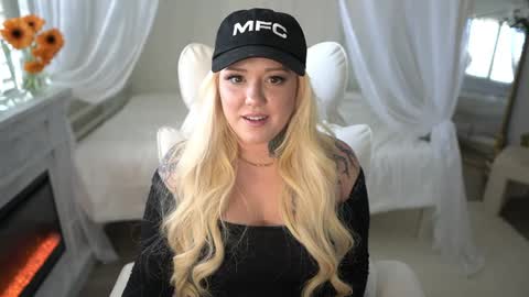 Miley online show from 03/09/25, 12:21