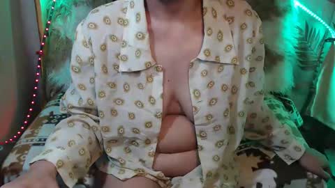 Snapshot of boobzy_hot chatting on 12/24/24, 12:11 Zy online show from 12/24/24, 12:11