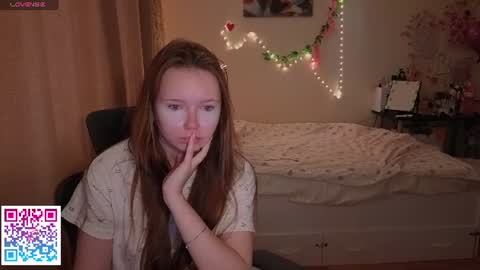 Snapshot of booozekirs_ chatting on 06/11/26, 03:04 Milena online show from 06/11/26, 03:04