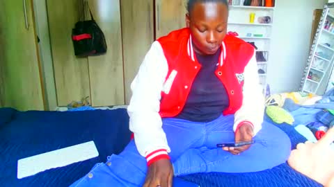 Snapshot of bootylicious_1_ chatting on 01/10/25, 10:50 vee online show from 01/10/25, 10:50