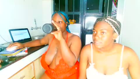 Snapshot of bootylicious_1_ chatting on 02/03/25, 09:18 vee online show from 02/03/25, 09:18