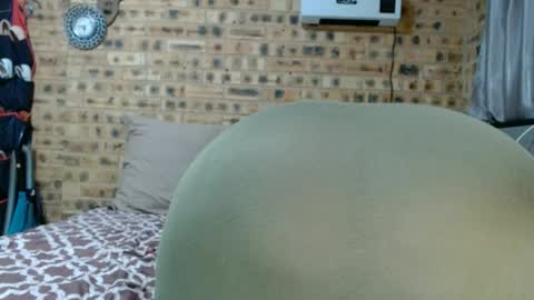 Snapshot of bootytwerkxxx chatting on 06/15/26, 05:15 bootytwerkxxx online show from 06/15/26, 05:15