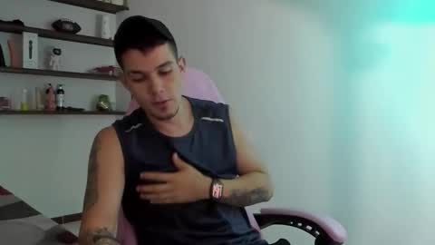 Snapshot of booyhott_ chatting on 12/18/25, 07:53 booyhott_ online show from 12/18/25, 07:53