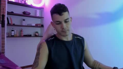 Snapshot of booyhott_ chatting on 12/20/25, 08:05 booyhott_ online show from 12/20/25, 08:05