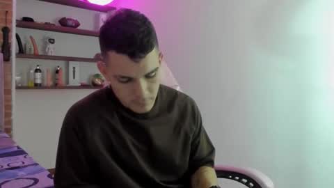 Snapshot of booyhott_ chatting on 12/22/25, 07:11 booyhott_ online show from 12/22/25, 07:11