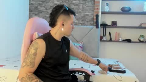 Snapshot of booyhott_ chatting on 01/15/26, 07:28 booyhott_ online show from 01/15/26, 07:28