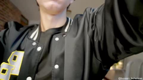 Snapshot of boream_ chatting on 10/08/25, 11:08 Bream online show from 10/08/25, 11:08