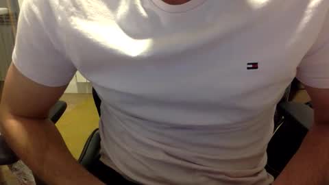Snapshot of borjajrob chatting on 10/20/25, 01:39 Pepefon online show from 10/20/25, 01:39
