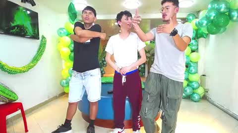 THOMAS AND DAMIAND online show from 03/09/25, 05:11