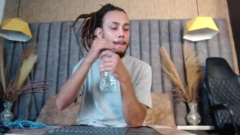 Snapshot of bossdominator1 chatting on 09/27/25, 05:01 Boss online show from 09/27/25, 05:01