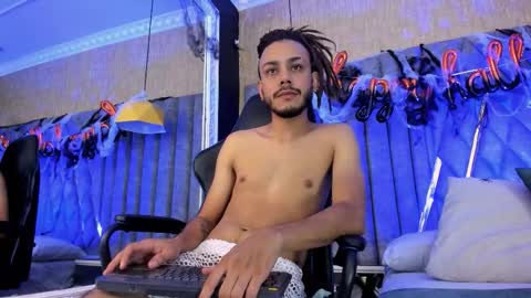 Snapshot of bossdominator1 chatting on 11/02/25, 04:04 Boss online show from 11/02/25, 04:04