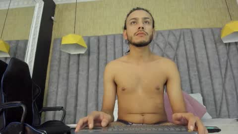 Snapshot of bossdominator1 chatting on 11/16/25, 04:07 Boss online show from 11/16/25, 04:07