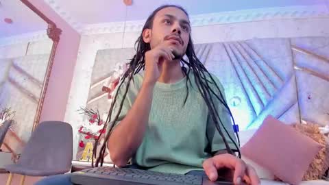 Snapshot of bossdominator1 chatting on 12/17/25, 12:44 Boss online show from 12/17/25, 12:44