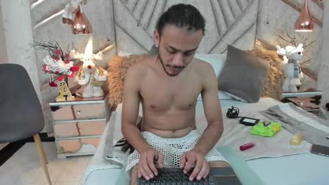 Snapshot of bossdominator1 chatting on 12/19/25, 12:45 Boss online show from 12/19/25, 12:45