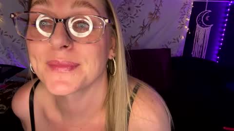 Snapshot of bossmomma chatting on 03/01/25, 02:04 BossMom online show from 03/01/25, 02:04