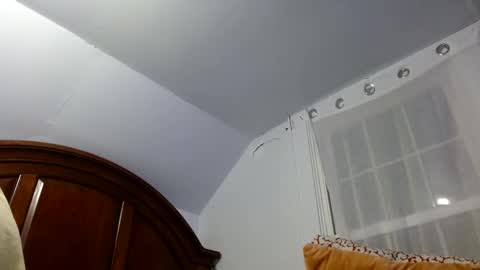 Snapshot of bottom_boiz chatting on 12/18/24, 09:58 Rue online show from 12/18/24, 09:58