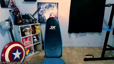 Snapshot of bouncinbooty chatting on 03/03/25, 04:03 Pumpkin Butt online show from 03/03/25, 04:03