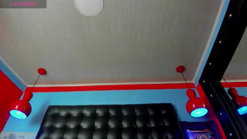 bouncing_bunnyxxx69 online show from 10/18/25, 05:54