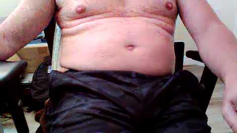 Snapshot of bourbonman144 chatting on 06/04/26, 01:44 bourbonman144 online show from 06/04/26, 01:44