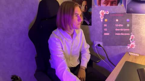 Snapshot of bovena chatting on 10/23/25, 03:44 bovena online show from 10/23/25, 03:44