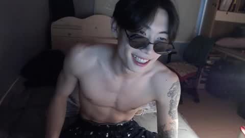 Snapshot of boxman556990 chatting on 01/25/25, 02:04 boxman556990 online show from 01/25/25, 02:04