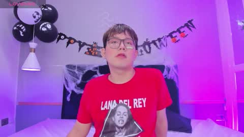 boy2boy_aheat online show from 10/18/25, 12:17