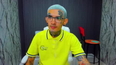 boy_tatto77 online show from 12/17/25, 08:26