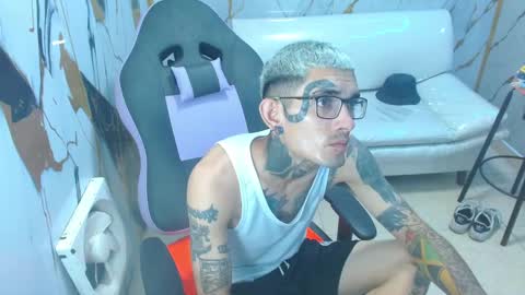 boy_tatto77 online show from 01/15/26, 06:33