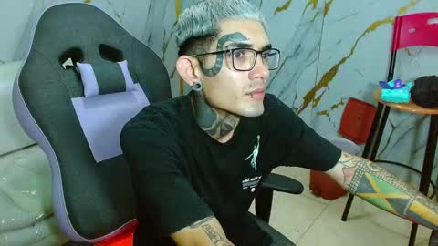 boy_tatto77 online show from 02/05/26, 07:07