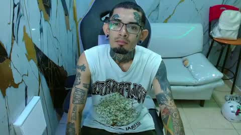boy_tatto77 online show from 04/22/26, 12:07