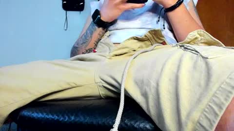 Snapshot of boy_trans chatting on 10/01/25, 06:19 Edward ftm trans queerslave online show from 10/01/25, 06:19