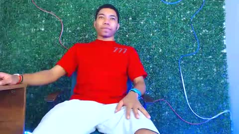 Snapshot of boybigcock_25cm chatting on 01/15/25, 01:45 jhon deivis online show from 01/15/25, 01:45