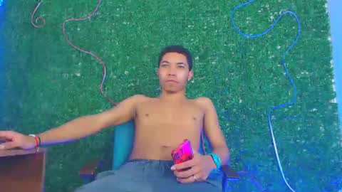 Snapshot of boybigcock_25cm chatting on 01/17/25, 03:34 jhon deivis online show from 01/17/25, 03:34