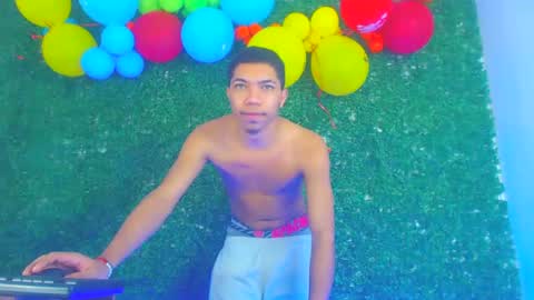 Snapshot of boybigcock_25cm chatting on 02/14/25, 02:18 jhon deivis online show from 02/14/25, 02:18