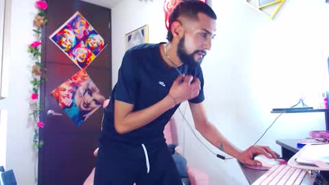 Snapshot of boybunnyerotic chatting on 09/25/25, 04:43 boybunnyerotic online show from 09/25/25, 04:43